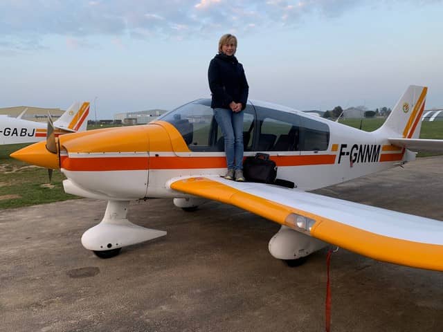 Brigitte, femme pilote à l'aéroclub Jean Bertin