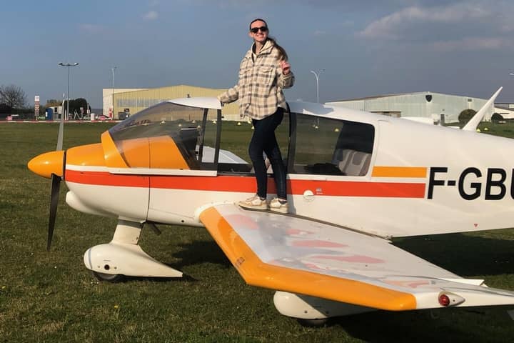 Anne-Lise, femme pilote à l'aéroclub Jean Bertin